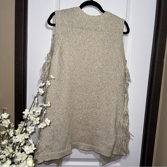 H&M Beige‎ Textured Knit Vest - Picture 6 of 6